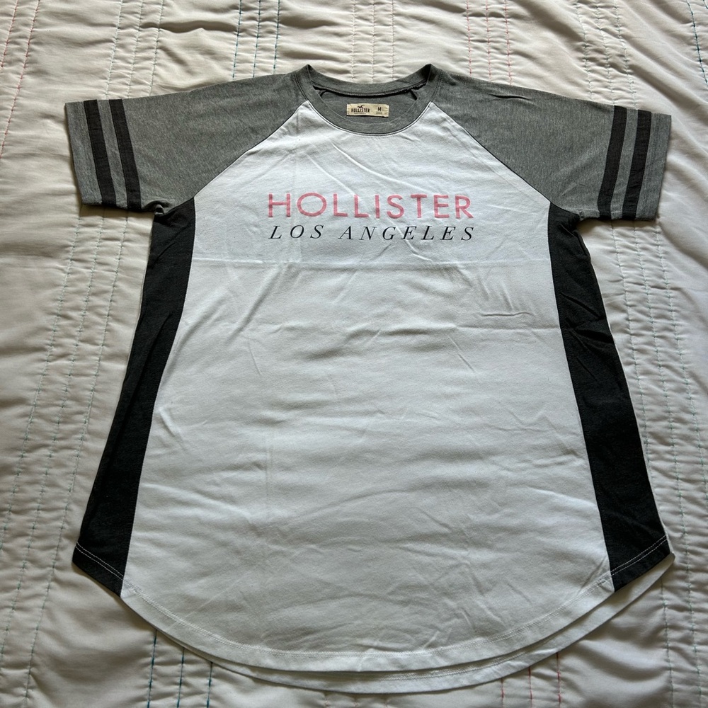 Multicolor “Hollister” T-Shirt, Size “Medium”